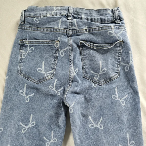 BAMBOO▪️Light Wash Straight Leg Jeans with Bow Design - Picture 5 of 9
